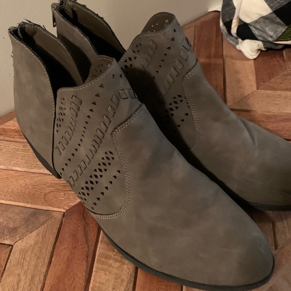 Cut-Out Booties - Picture 3 of 5